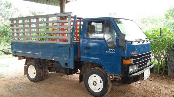 ขาย6ล้อtoyota สั้น85แชชซีสวย เครื่องดี พื้นสวยพร้อมคอกเสริมข้าง พร้อมใช้งาน เอกสารพร้อมโอน