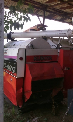 ขายรถเกี่ยวข้าว kubota dc68ใช้งานน้อย เอกสารเล่มทะเบียนพร้อมโอนช่วงล่างดี เครื่องดี