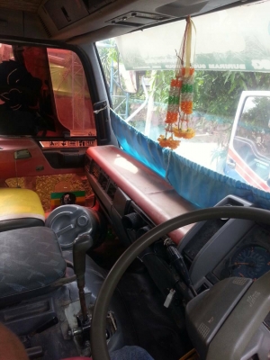 ขายรถสิบล้อสองเพลา 2k เครื่อง260แรง เครื่องคัชชีสวย  มีระบบลากพ่วง สภาพพร้อมใช้งาน