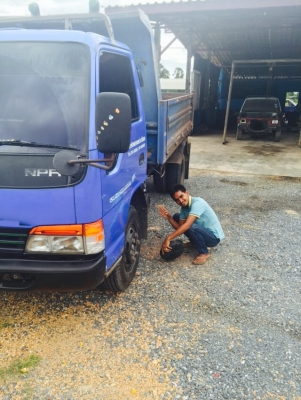 Isuzu  npr 130 hp  รถมือหนึ่งออกห้างคะ คุณเคฮิน จ.ลำพูล มัดจำกลางอากาสแล้วคะ