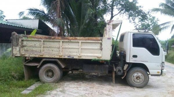 ขายรถบรรทุก 6 ล้อดัมพ์ ISUZU NQR 175 แรงม้าปี 2549 ราคา 650000