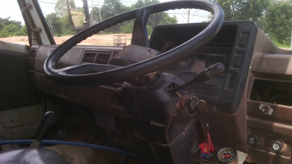 หกล้อดั้ม ยี่ห้อHINO FB เครื่องWO4D117แรง Fหน้าหลัง รถใช้งานได้เลย สนใจติดต่อ 0835601591 หรือ 0903494058