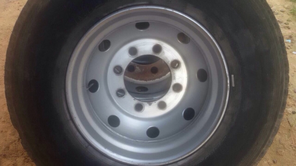 ขายยาง  11R22.5 สภาพ70\%ราคาต่อรองได้  จำนวน 4 เส้น