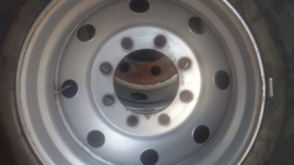 ขายยาง  11R22.5 สภาพ70\%ราคาต่อรองได้  จำนวน 4 เส้น