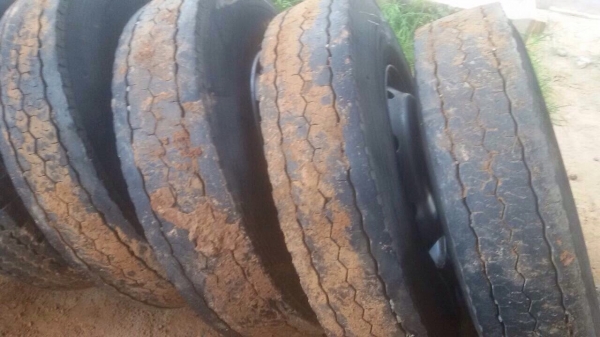ขายยาง  11R22.5 สภาพ70\%ราคาต่อรองได้  จำนวน 4 เส้น