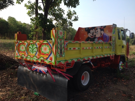 ต้องการขายรถดั้มอีชุชุ 195 แรง สภาพสวยไม่มีที่ติรับรองได้ ไม่มีเล่ม