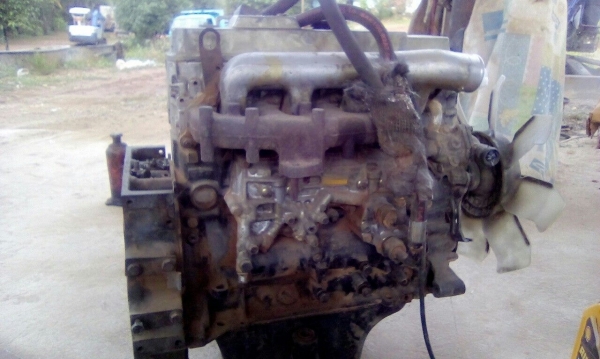 เครื่องรถแบ๊คโฮ SH75U 4M40 เครื่องรถแบ๊คโฮ SH75U 4M40