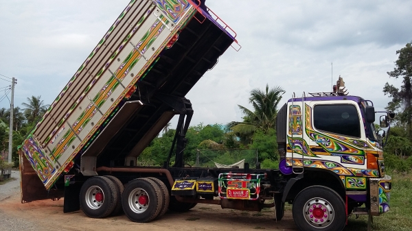 ขายเมก้า 320 ดั๊มสองเพลา ปี 48  สวย ๆ ครับ  สนใจ 0817368589