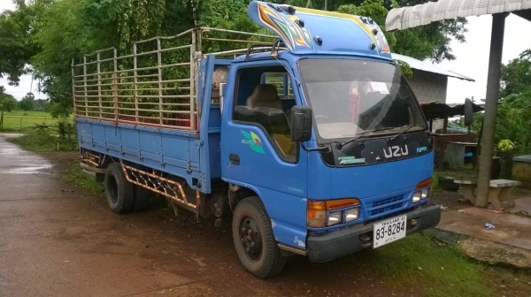 ขาย 6 ล้อ ISUZU NKR ปี 38 เครื่อง 4BE1 110 แรงม้า คัสซีสวยตลอดเส้น ทะเบียนพร้อมโอน ราคาต่อรองได้ครับ
