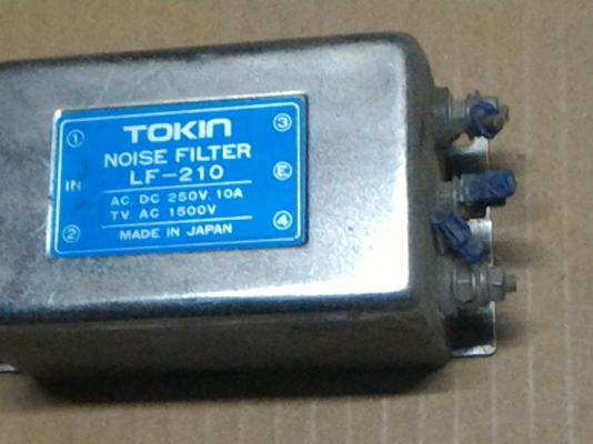 อุปกรณ์กรองสัญญาณรบกวนแบบ 1 เฟส 220 V.ก่อนเข้าอุปกรณ์ (NOISE FILTER ) เช่น เครื่องเสียงต่างๆ คอมพิวเตอร์ และอุปกรณ์ต่างๆ ต่อใช้ง่าย
