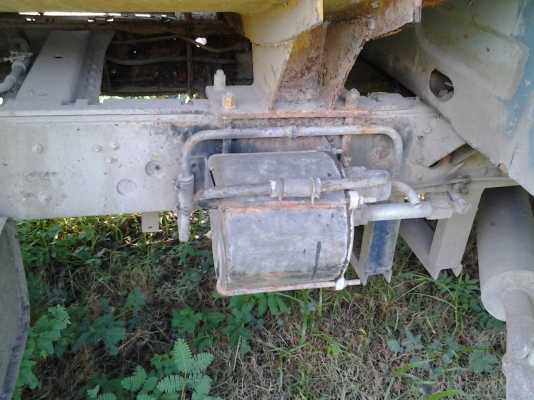 ต้องการขายรถหกล้อบรรทุกน้ำเครื่อง6BD1 ต้องการขายรถหกล้อบรรทุกน้ำเครื่อง6BD1