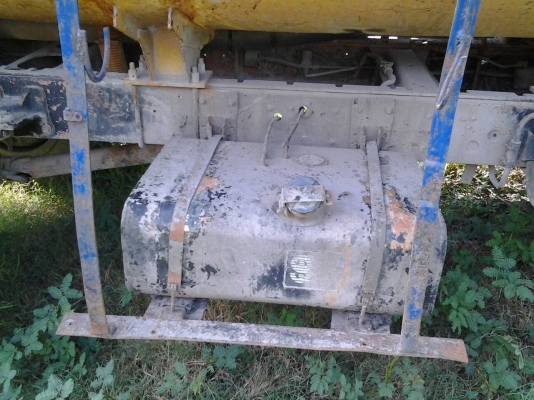 ต้องการขายรถหกล้อบรรทุกน้ำเครื่อง6BD1 ต้องการขายรถหกล้อบรรทุกน้ำเครื่อง6BD1