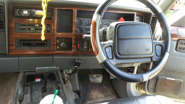 ขายรถ JEEP 3960 ซีซี WD 4X4 เขื้อเพลิง แก็ส-เบนซิน เล่มพร้อม ราคา 180000