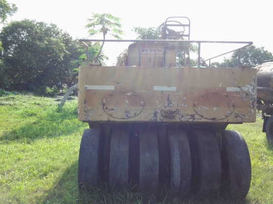 ต้องการขายรถบด11ล้อ