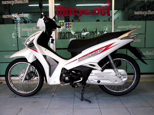 wave 125 i สีขาว พิมนิยม สต๊าทเท้า รถเดือน ธันวาคม ปี56ไมล์8 พันโล ยางใหม่ หน้าหลัง ใช้ได้อีกยาว แถม 3รายการ 31900