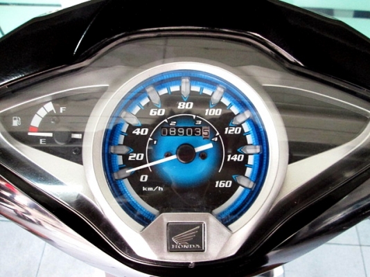 wave 125 i สีขาว พิมนิยม สต๊าทเท้า รถเดือน ธันวาคม ปี56ไมล์8 พันโล ยางใหม่ หน้าหลัง ใช้ได้อีกยาว แถม 3รายการ 31900