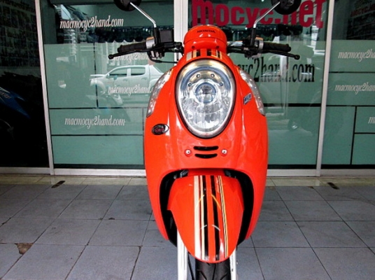scoopy i สีส้ม ตัวท๊อป คอมบายเบลก มาพร้อม แมกซ์แต่ง VIP สวยงามยิ่งขึ้น รถเดือน ธันวาคม ปี 57 ไมล์ 2 พันโล แถม 4รายการ 40900
