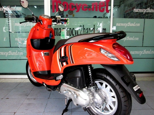 scoopy i สีส้ม ตัวท๊อป คอมบายเบลก มาพร้อม แมกซ์แต่ง VIP สวยงามยิ่งขึ้น รถเดือน ธันวาคม ปี 57 ไมล์ 2 พันโล แถม 4รายการ 40900