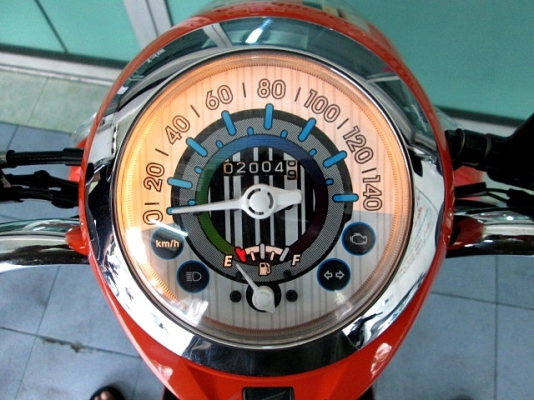 scoopy i สีส้ม ตัวท๊อป คอมบายเบลก มาพร้อม แมกซ์แต่ง VIP สวยงามยิ่งขึ้น รถเดือน ธันวาคม ปี 57 ไมล์ 2 พันโล แถม 4รายการ 40900