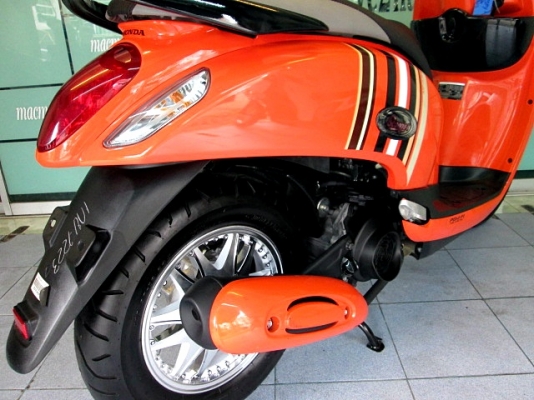 scoopy i สีส้ม ตัวท๊อป คอมบายเบลก มาพร้อม แมกซ์แต่ง VIP สวยงามยิ่งขึ้น รถเดือน ธันวาคม ปี 57 ไมล์ 2 พันโล แถม 4รายการ 40900