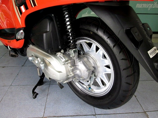 scoopy i สีส้ม ตัวท๊อป คอมบายเบลก มาพร้อม แมกซ์แต่ง VIP สวยงามยิ่งขึ้น รถเดือน ธันวาคม ปี 57 ไมล์ 2 พันโล แถม 4รายการ 40900