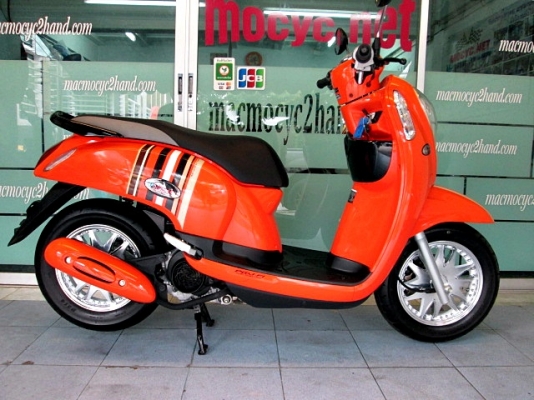 scoopy i สีส้ม ตัวท๊อป คอมบายเบลก มาพร้อม แมกซ์แต่ง VIP สวยงามยิ่งขึ้น รถเดือน ธันวาคม ปี 57 ไมล์ 2 พันโล แถม 4รายการ 40900