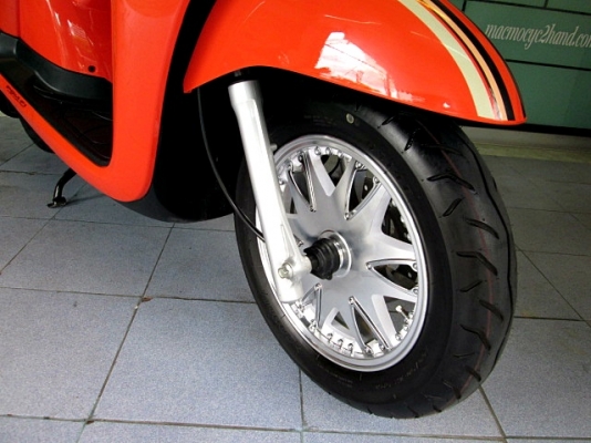 scoopy i สีส้ม ตัวท๊อป คอมบายเบลก มาพร้อม แมกซ์แต่ง VIP สวยงามยิ่งขึ้น รถเดือน ธันวาคม ปี 57 ไมล์ 2 พันโล แถม 4รายการ 40900