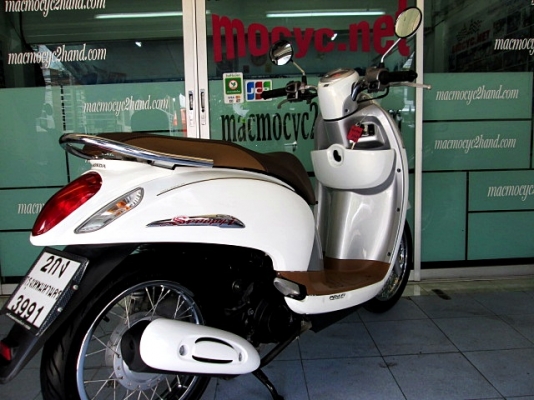 scoopy i สีขาว พิมนิยม แต่งสติ้กเกอร์ลายใหม่ล่าสุด สวยงามยิ่งขึ้น รถเดือน ธันวาคม ปี 56 ไมล์ 5 พันโล แถม 3รายการ 32900