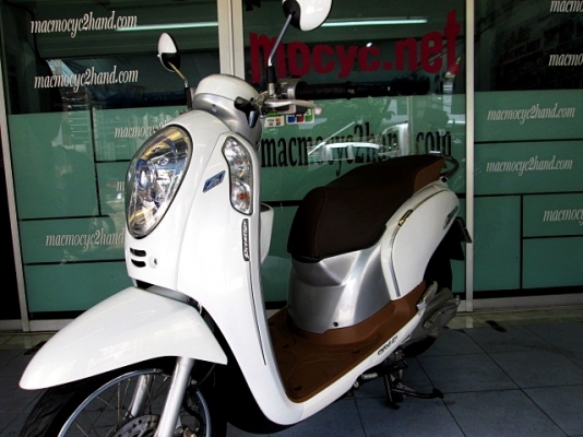 scoopy i สีขาว พิมนิยม แต่งสติ้กเกอร์ลายใหม่ล่าสุด สวยงามยิ่งขึ้น รถเดือน ธันวาคม ปี 56 ไมล์ 5 พันโล แถม 3รายการ 32900