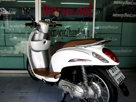 scoopy i สีขาว พิมนิยม แต่งสติ้กเกอร์ลายใหม่ล่าสุด สวยงามยิ่งขึ้น รถเดือน ธันวาคม ปี 56 ไมล์ 5 พันโล แถม 3รายการ 32900