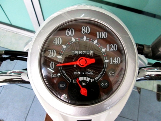 scoopy i สีขาว พิมนิยม แต่งสติ้กเกอร์ลายใหม่ล่าสุด สวยงามยิ่งขึ้น รถเดือน ธันวาคม ปี 56 ไมล์ 5 พันโล แถม 3รายการ 32900