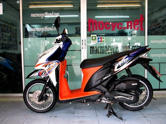 click 125 i สีขาวดำ รุ่น คอมบายเบลก รถเดือน กรกฏาคม ปี 2556 ไมล์ 9 พันโล โปรโมชั่น ของแถม 3 รายการ 28900