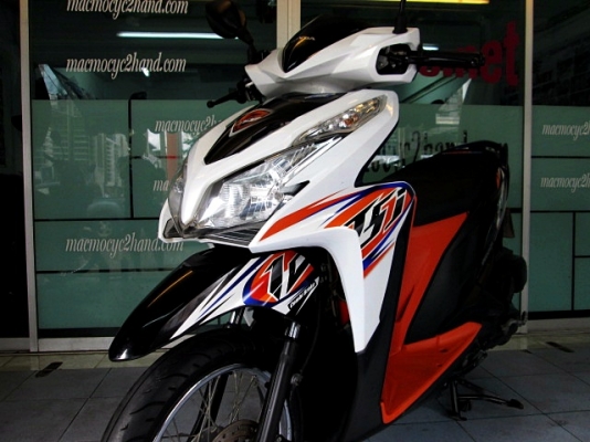 click 125 i สีขาวดำ รุ่น คอมบายเบลก รถเดือน กรกฏาคม ปี 2556 ไมล์ 9 พันโล โปรโมชั่น ของแถม 3 รายการ 28900