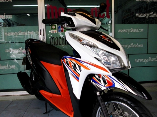 click 125 i สีขาวดำ รุ่น คอมบายเบลก รถเดือน กรกฏาคม ปี 2556 ไมล์ 9 พันโล โปรโมชั่น ของแถม 3 รายการ 28900