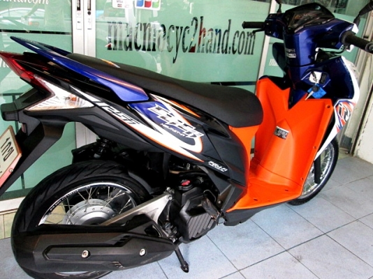 click 125 i สีขาวดำ รุ่น คอมบายเบลก รถเดือน กรกฏาคม ปี 2556 ไมล์ 9 พันโล โปรโมชั่น ของแถม 3 รายการ 28900