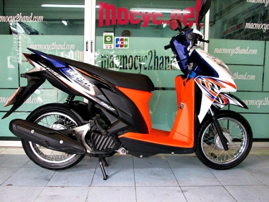 click 125 i สีขาวดำ รุ่น คอมบายเบลก รถเดือน กรกฏาคม ปี 2556 ไมล์ 9 พันโล โปรโมชั่น ของแถม 3 รายการ 28900