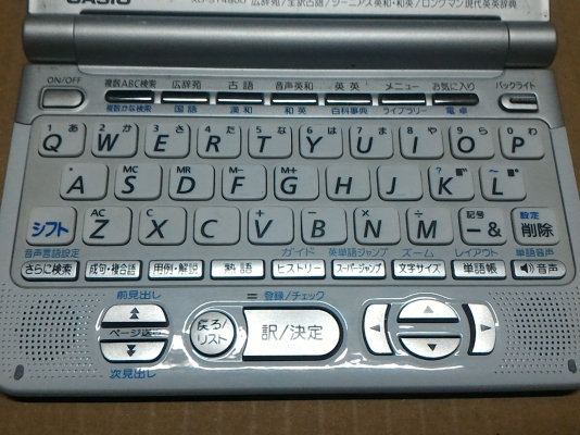 CASIO  DATA PLUS เป็นเครื่องบันทึกข้อมูล แปลกภาษา และอื่นๆ