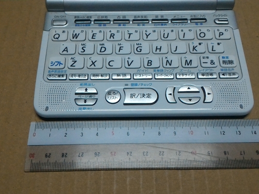 CASIO  DATA PLUS เป็นเครื่องบันทึกข้อมูล แปลกภาษา และอื่นๆ