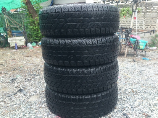 ขายยาง YOKOHAMA  A/T 265/70R16 ยางสัปดาห์ที่10ปี13 ดอกยางหนาสดเท่ากันสวยๆ จำนวน 1 ชุด 6800