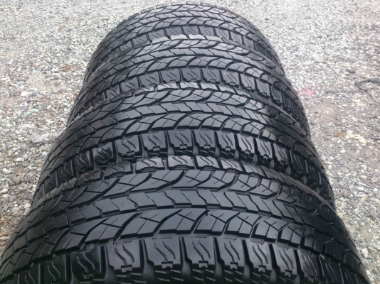 ขายยาง YOKOHAMA  A/T 265/70R16 ยางสัปดาห์ที่10ปี13 ดอกยางหนาสดเท่ากันสวยๆ จำนวน 1 ชุด 6800