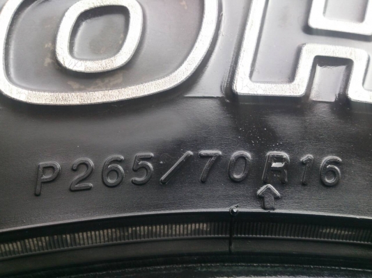 ขายยาง YOKOHAMA  A/T 265/70R16 ยางสัปดาห์ที่10ปี13 ดอกยางหนาสดเท่ากันสวยๆ จำนวน 1 ชุด 6800