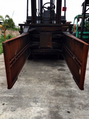 ขายรถ FORKLIFT ยี่ห้อ TCM ขนาด1.8ตัน เครื่องยนต์เบนซิล เกียร์ธรรมดา ยกได้สูง4.75เมตร พร้อม BALE CLAMP