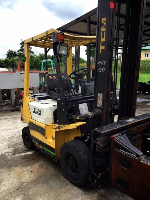 ขายรถ FORKLIFT ยี่ห้อ TCM ขนาด1.8ตัน เครื่องยนต์เบนซิล เกียร์ธรรมดา ยกได้สูง4.75เมตร พร้อม BALE CLAMP