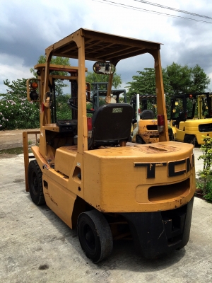 ขายรถ FORKLIFT ยี่ห้อ TCM ขนาด2.5ตัน เครื่องยนต์ดีเซล เกียร์ธรรมดา ยกสูง3เมตร