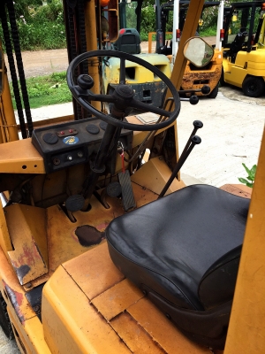 ขายรถ FORKLIFT ยี่ห้อ TCM ขนาด2.5ตัน เครื่องยนต์ดีเซล เกียร์ธรรมดา ยกสูง3เมตร