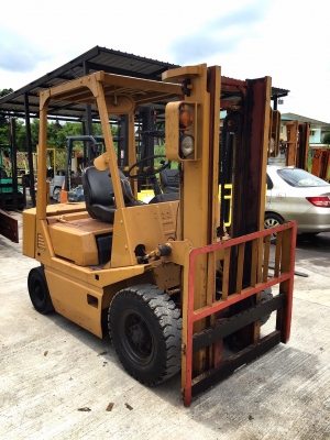 ขายรถ FORKLIFT ยี่ห้อ TCM ขนาด2.5ตัน เครื่องยนต์ดีเซล เกียร์ธรรมดา ยกสูง3เมตร