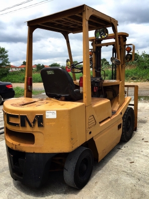 ขายรถ FORKLIFT ยี่ห้อ TCM ขนาด2.5ตัน เครื่องยนต์ดีเซล เกียร์ธรรมดา ยกสูง3เมตร