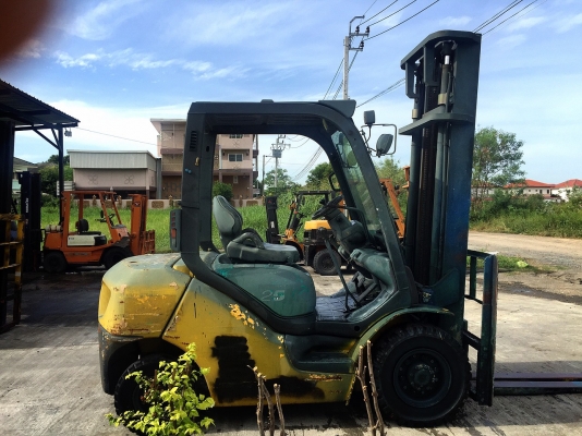 ขายรถ FORKLIFT ยี่ห้อ KOMATSU ขนาด2.5ตัน เครื่องยนต์ดีเซล เกียร์ธรรมดา ยกสูง4เมตร