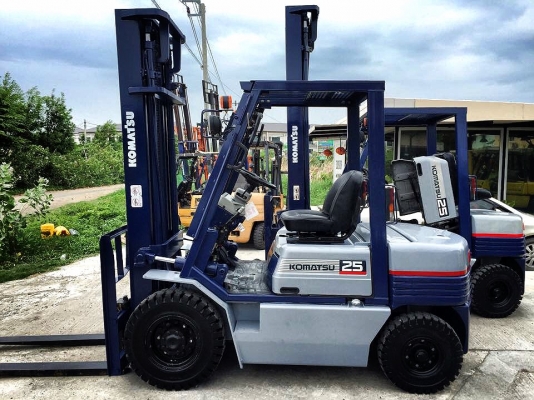 ขายรถ FORKLIFT ยี่ห้อ KOMATSU ขนาด2.5ตัน เครื่องยนต์ดีเซล เกียร์ออร์โต้ ยกสุง4เมตร