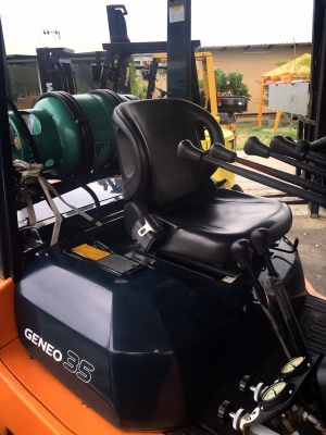 ขายรถ FORKLIFT ยี่ห้อ TOYOTA ขนาด3.5ตัน เครื่องยนต์เบนซิล เกียร์ธรรมดา ยกสุง3.5เมตร